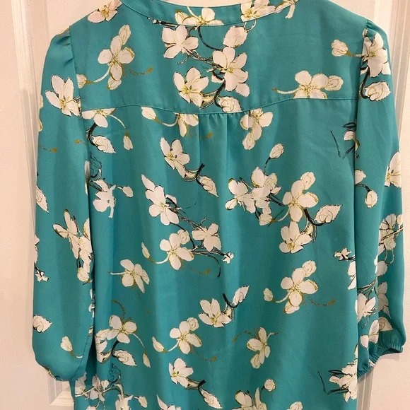 Women’s LOFT Small Floral Blouse - Picture 5 of 5